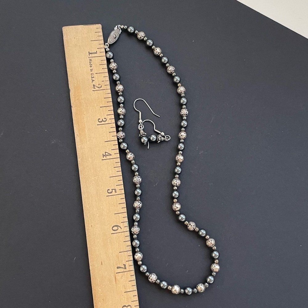 Necklace with matching earrings- gray & silver color - Picture 4 of 6